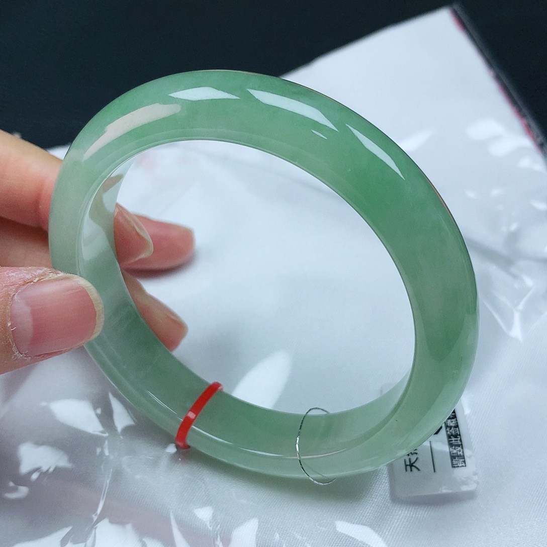 翡翠手镯未镶嵌59圈