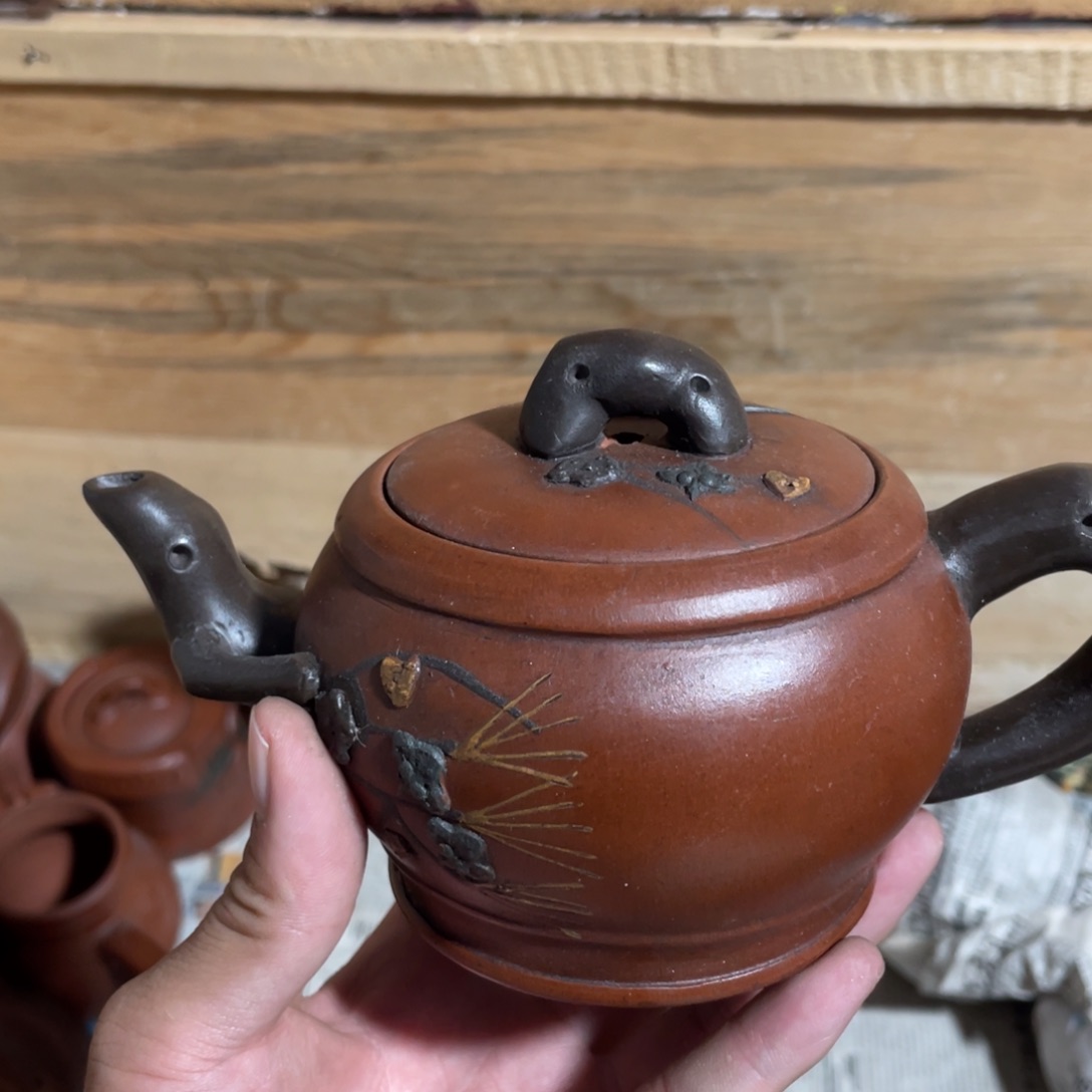 紫砂茶壶老厂紫砂壶一件。