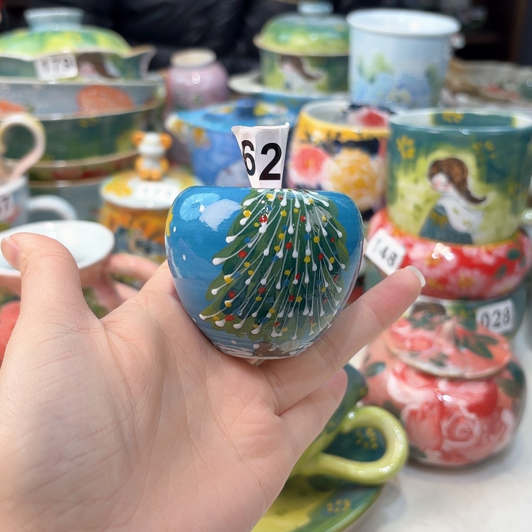 瓷片兔兔好可爱呀打个