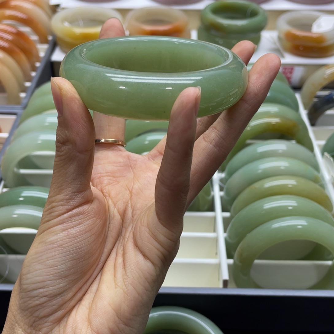 石英质玉手镯未镶嵌ξ****?