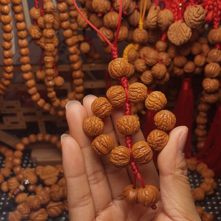 木质类龙纹桃枭挂件