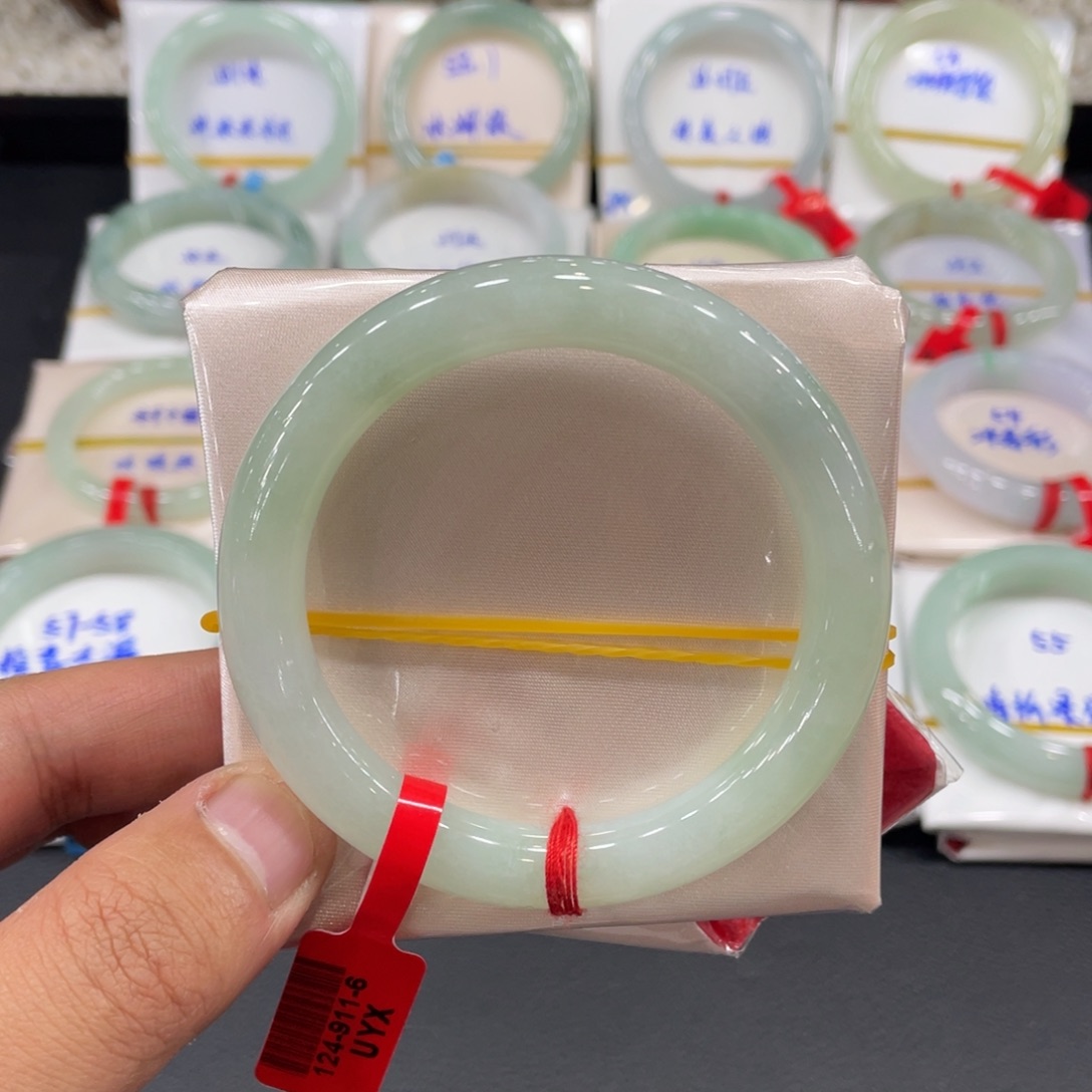 翡翠手镯未镶嵌缅甸翡翠