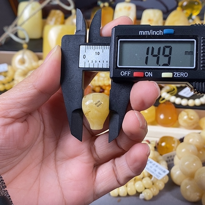 琥珀未镶嵌裸石三通