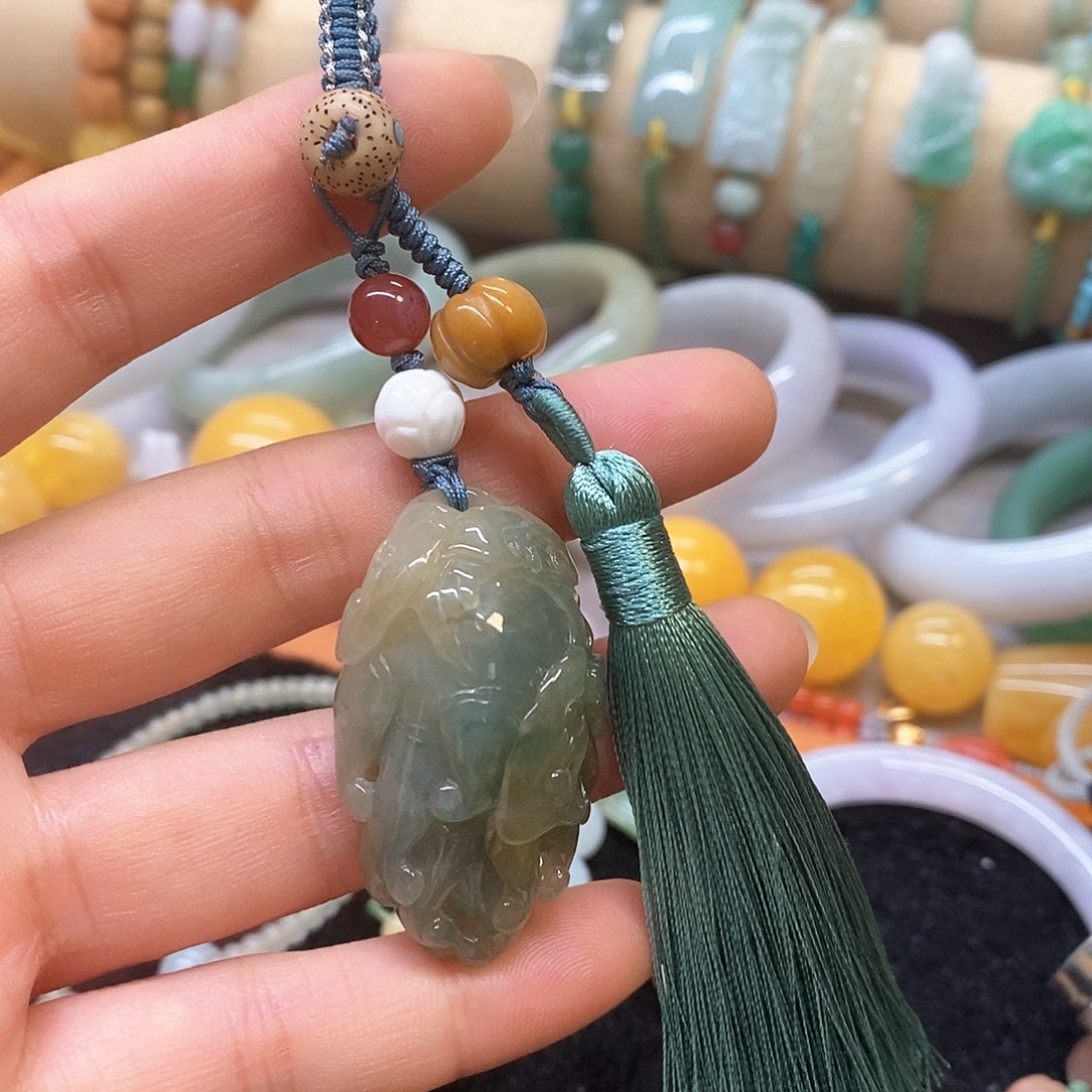 翡翠颈饰未镶嵌翡翠挂件