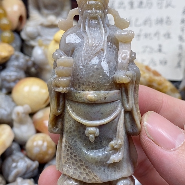 颈饰未镶嵌石英质玉