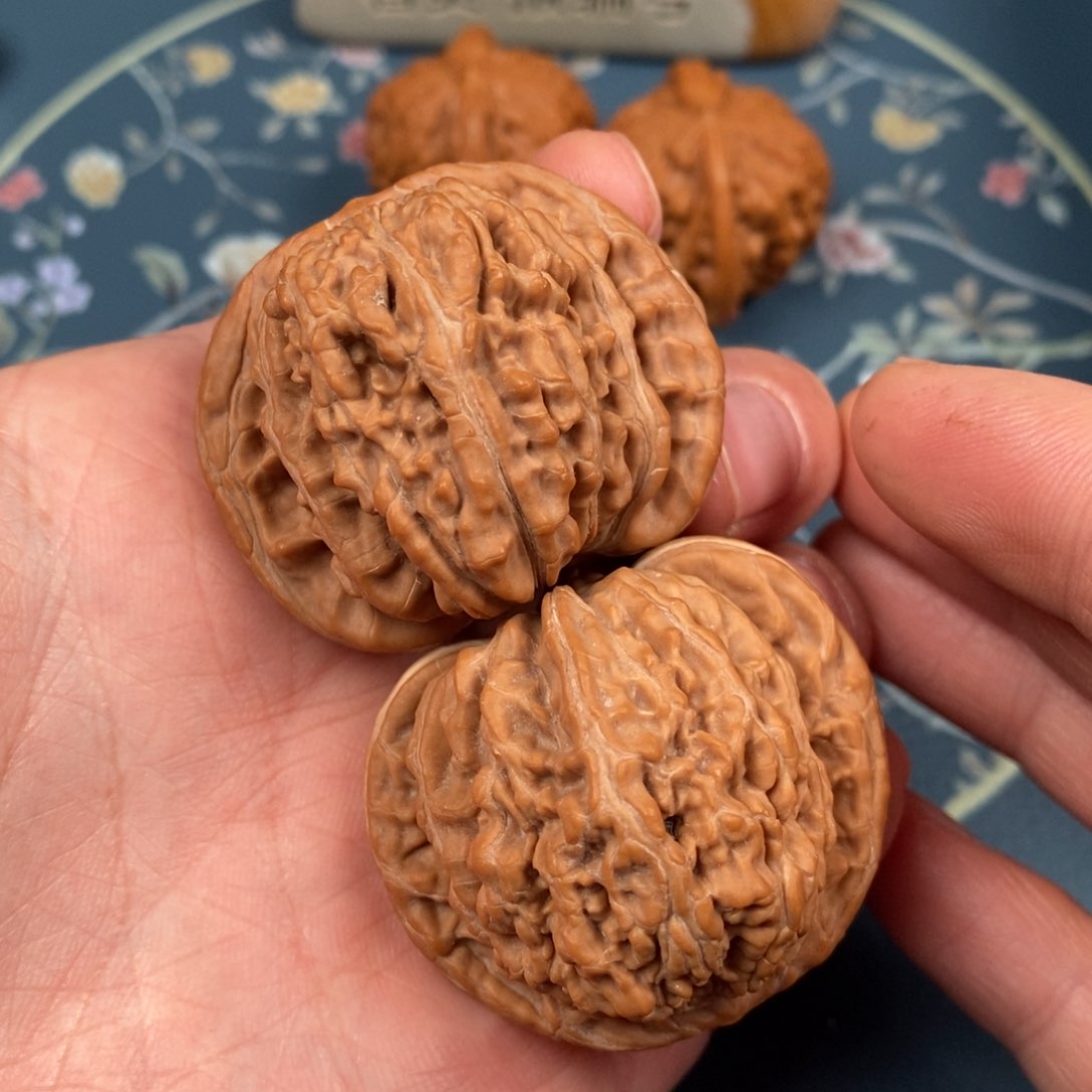 文玩核桃吊坠44四座楼，精配满肉，50克，M5A1