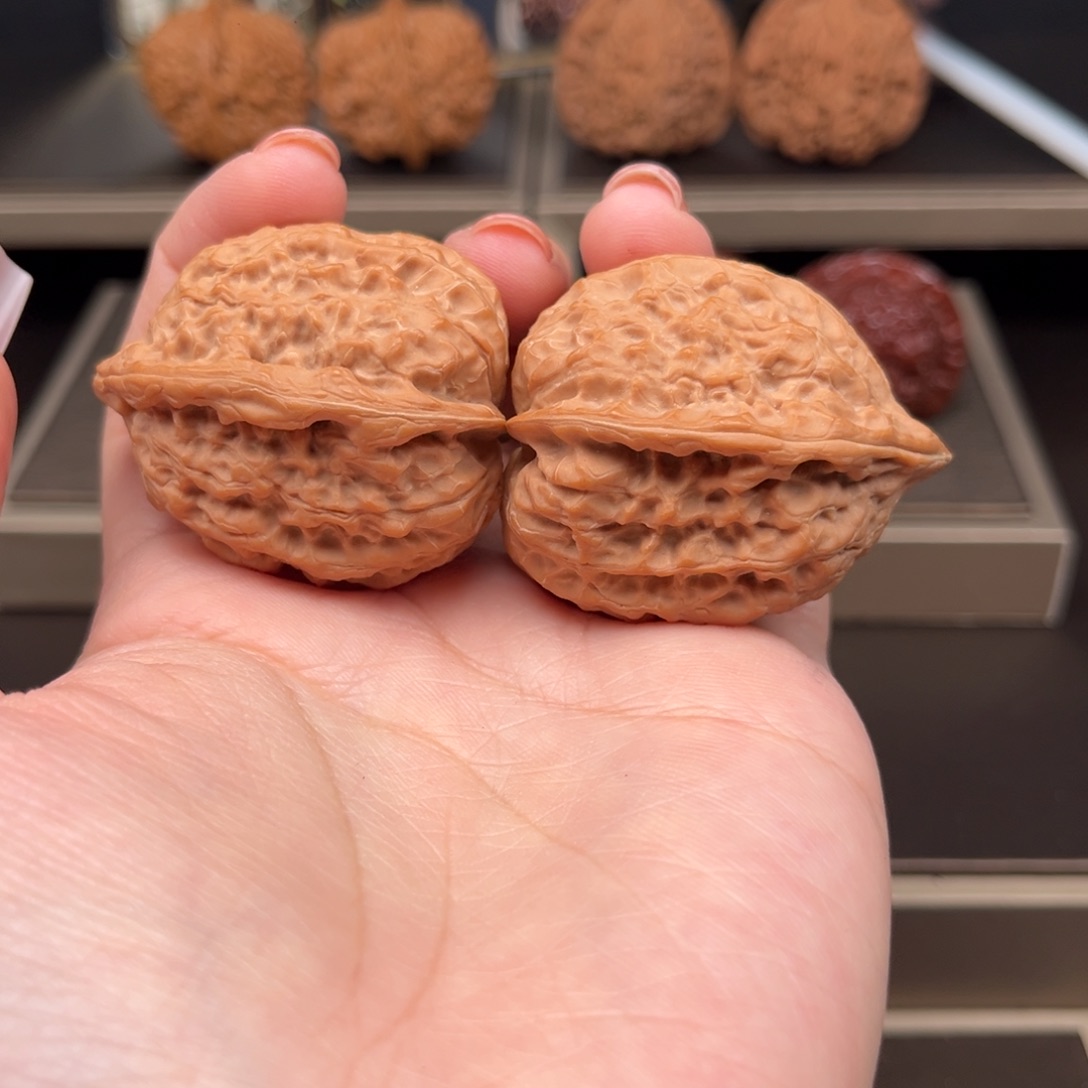 桃核把件孤品沈鸡