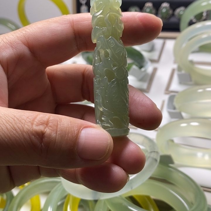 未镶嵌蛇纹石玉颈饰