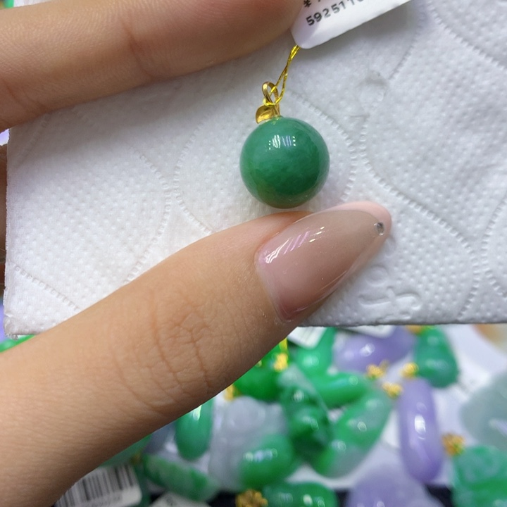 颈饰18K金镶嵌翡翠