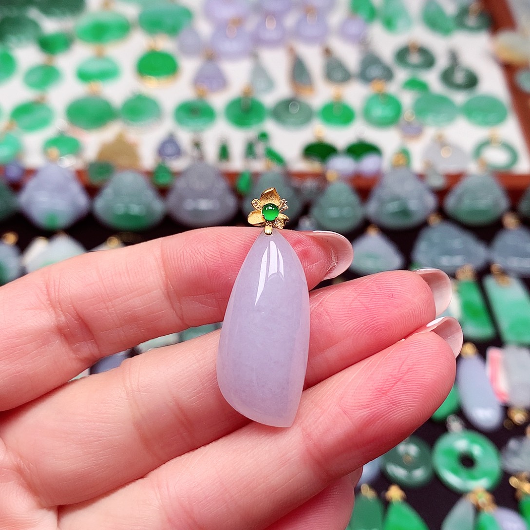 翡翠18K金镶嵌颈饰