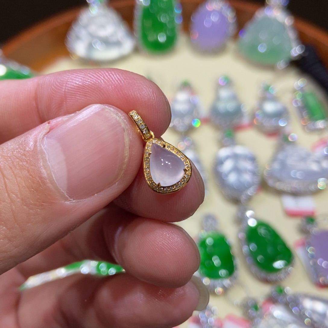 翡翠颈饰18K金镶嵌吊坠