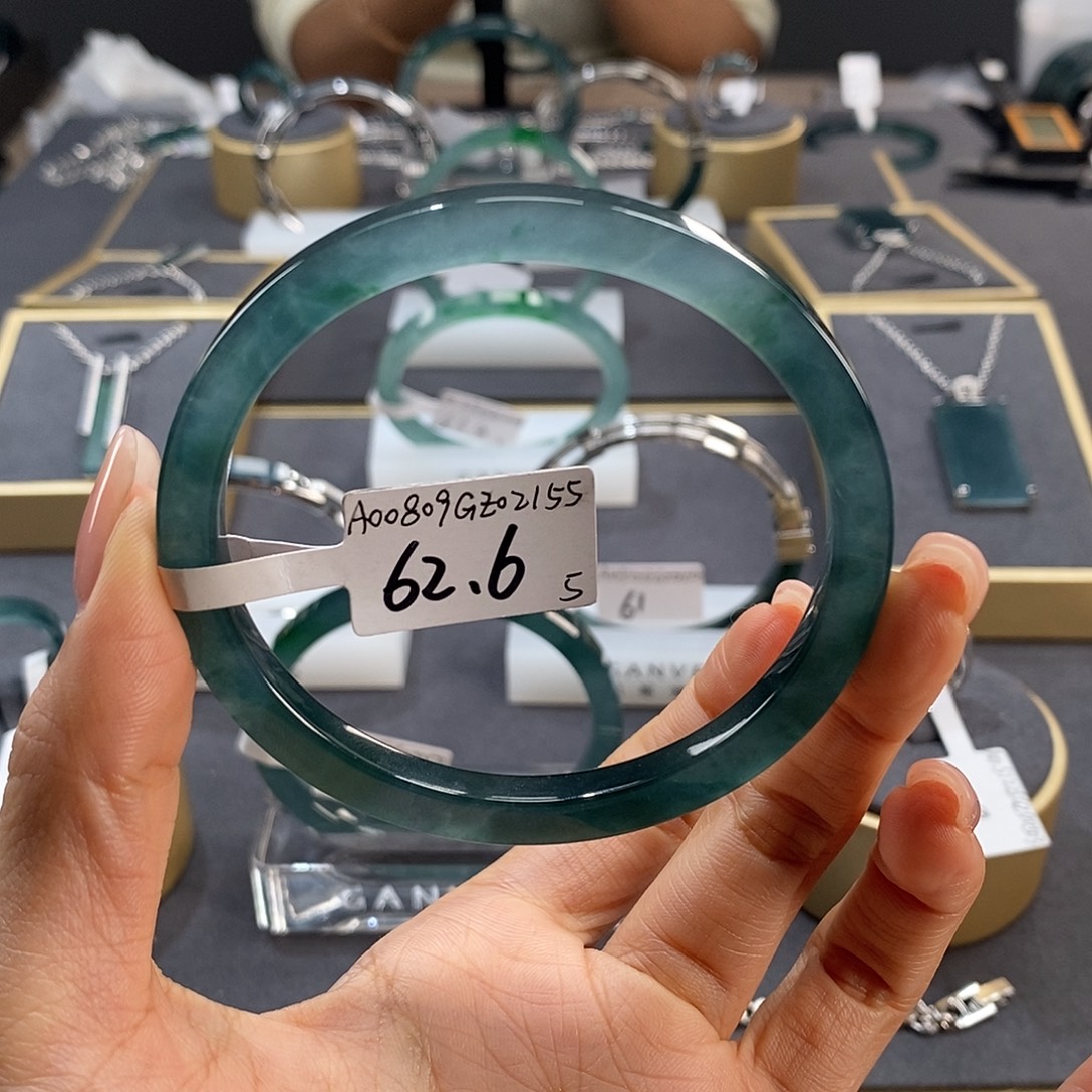 奋***，翡翠未镶嵌手镯62.65