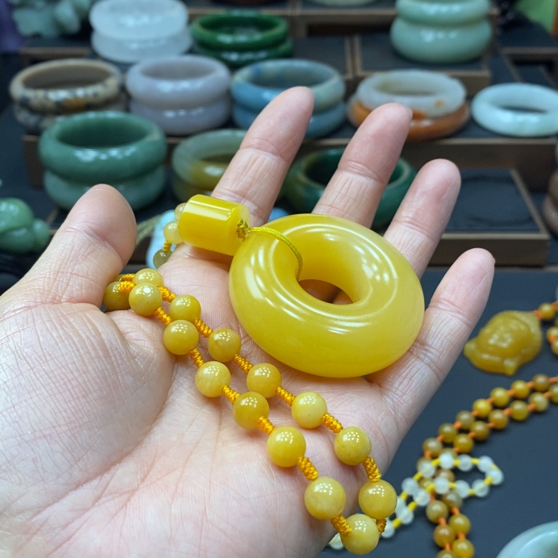 星***辰石英质玉未镶嵌吊坠