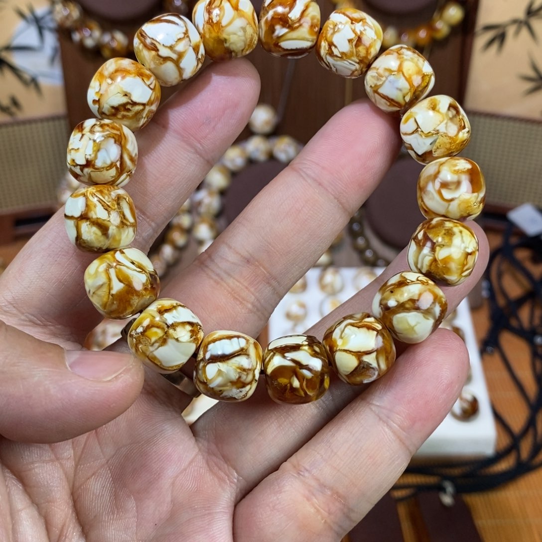 13.3沁色精工老型手串一条