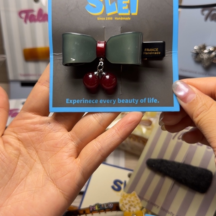 布艺非金属樱桃发夹