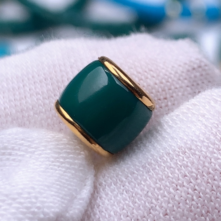 绿松石车挂18K金镶嵌