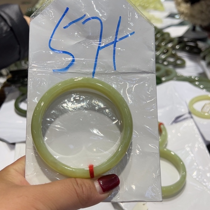 和田玉手镯未镶嵌女*练