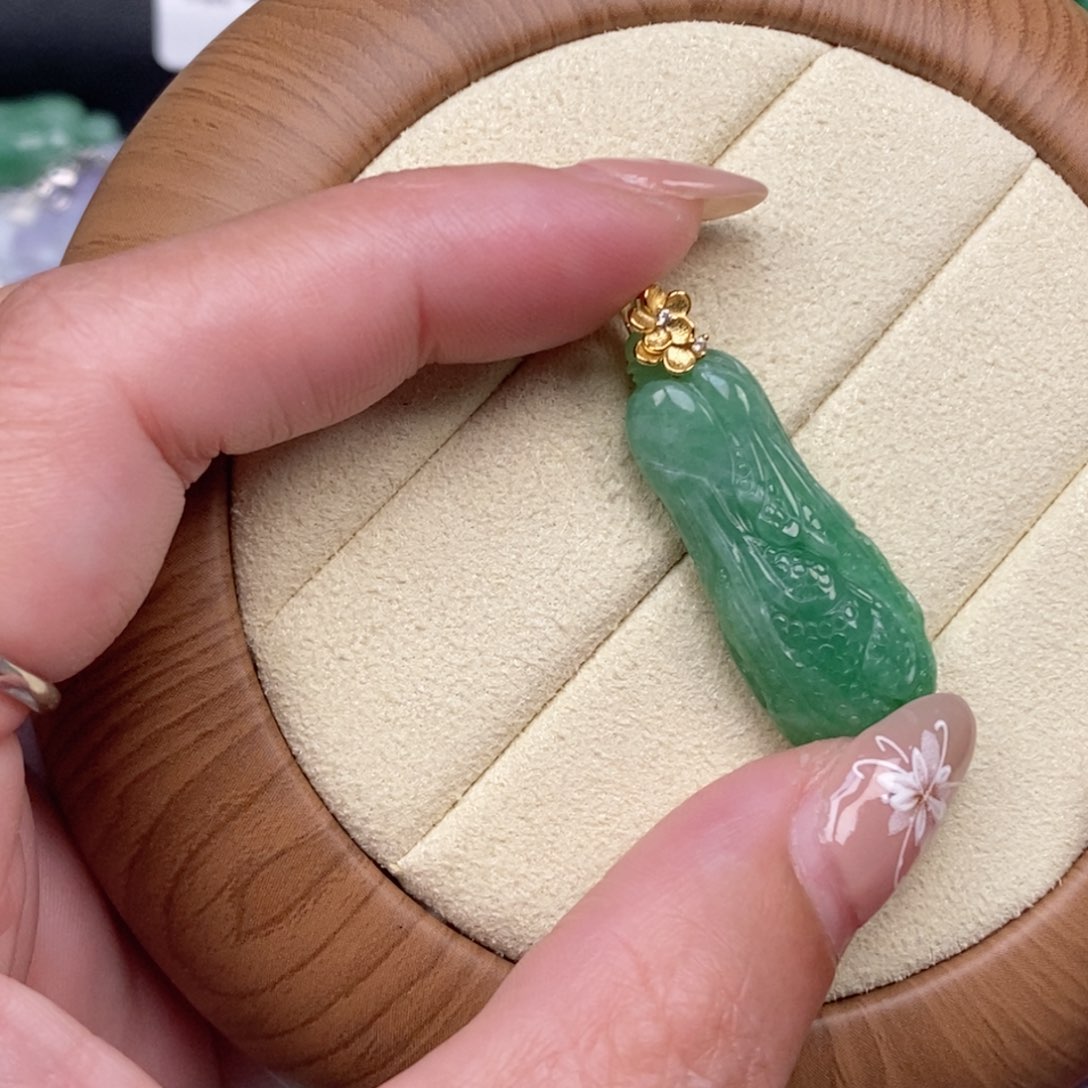 翡翠未镶嵌吊坠(不含链)