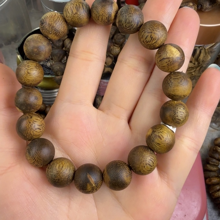 沉香沉香碎屑莺歌绿奇楠1.2虎斑圆珠11.6克