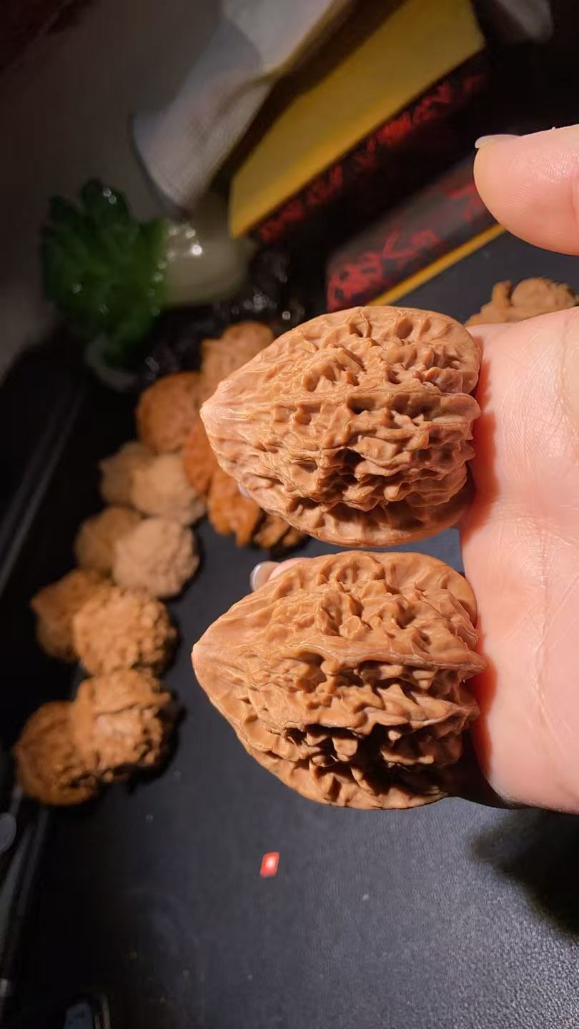 野生三角桩文玩文玩核桃