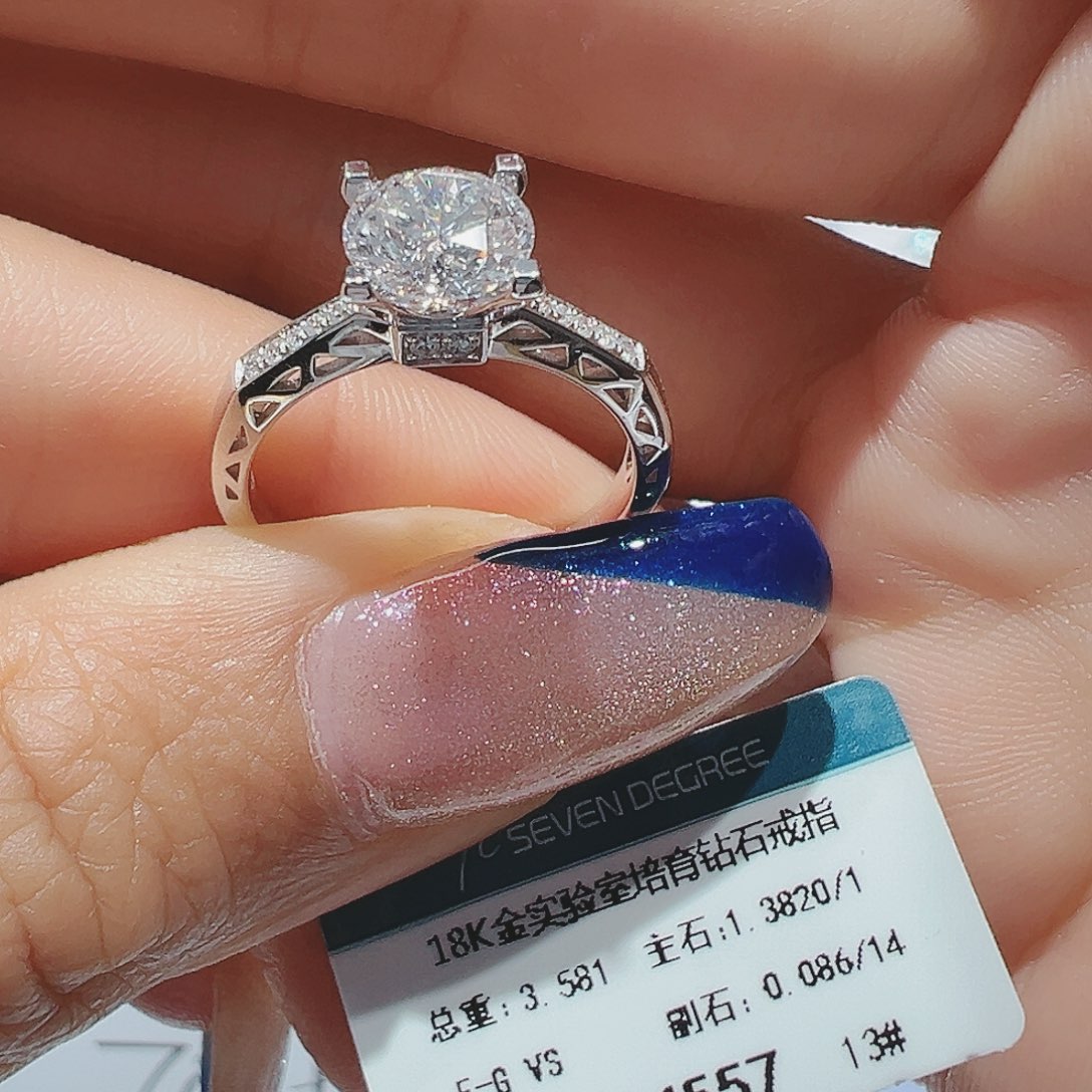 实验室培育钻石18K金镶嵌S****。1.382ct