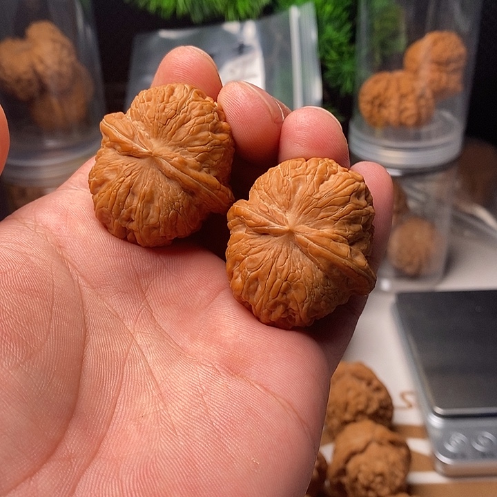 宁****文玩核桃吊坠元宝