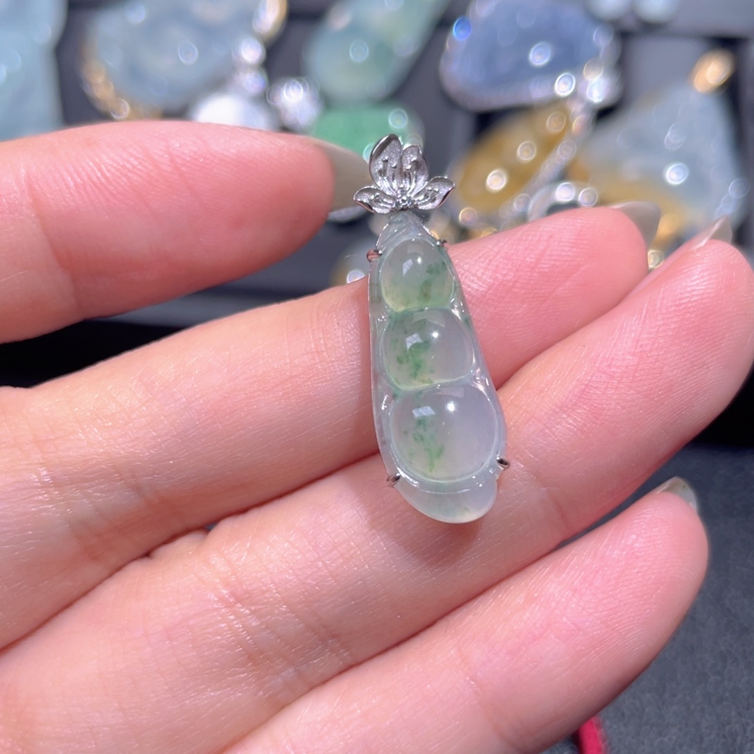 颈饰18K金镶嵌翡翠翡翠