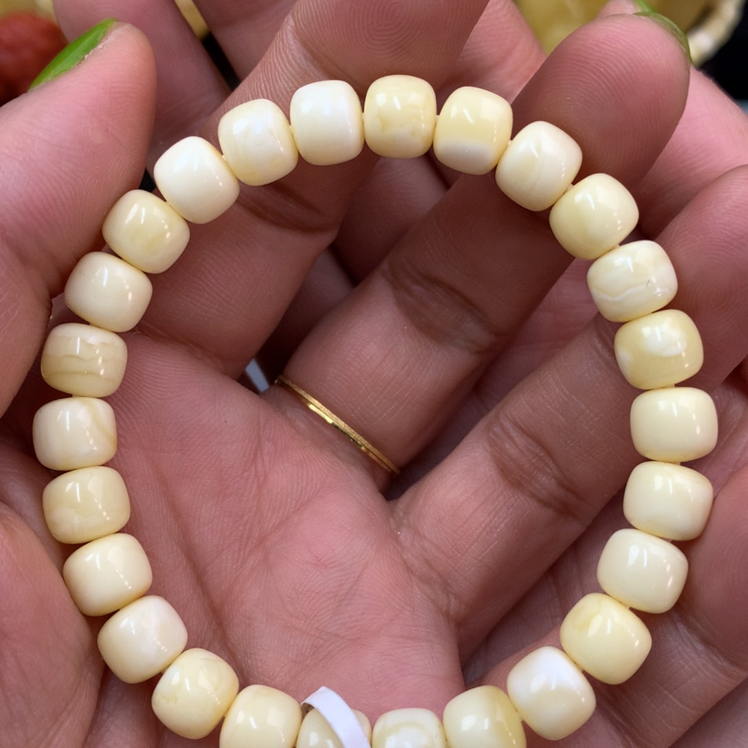 琥珀裸石未镶嵌蜜蜡