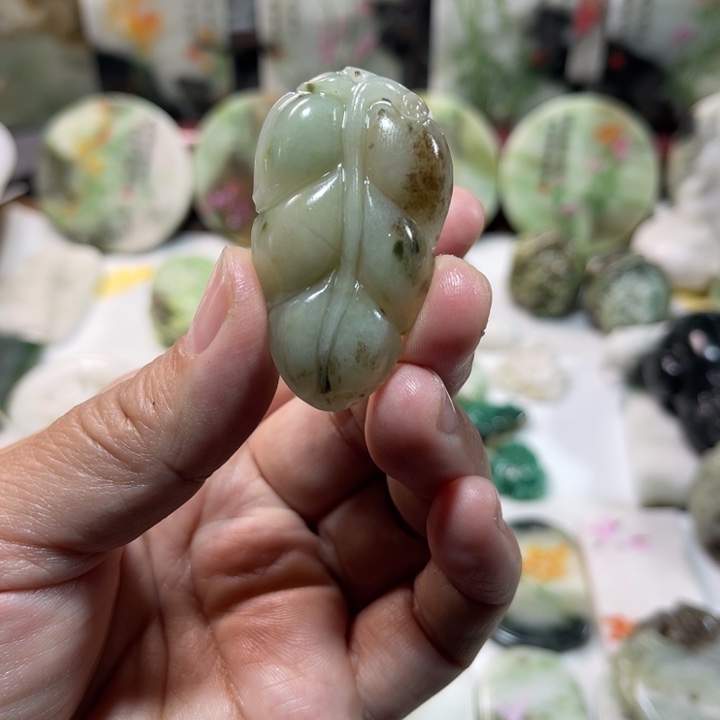 独山玉未镶嵌颈饰