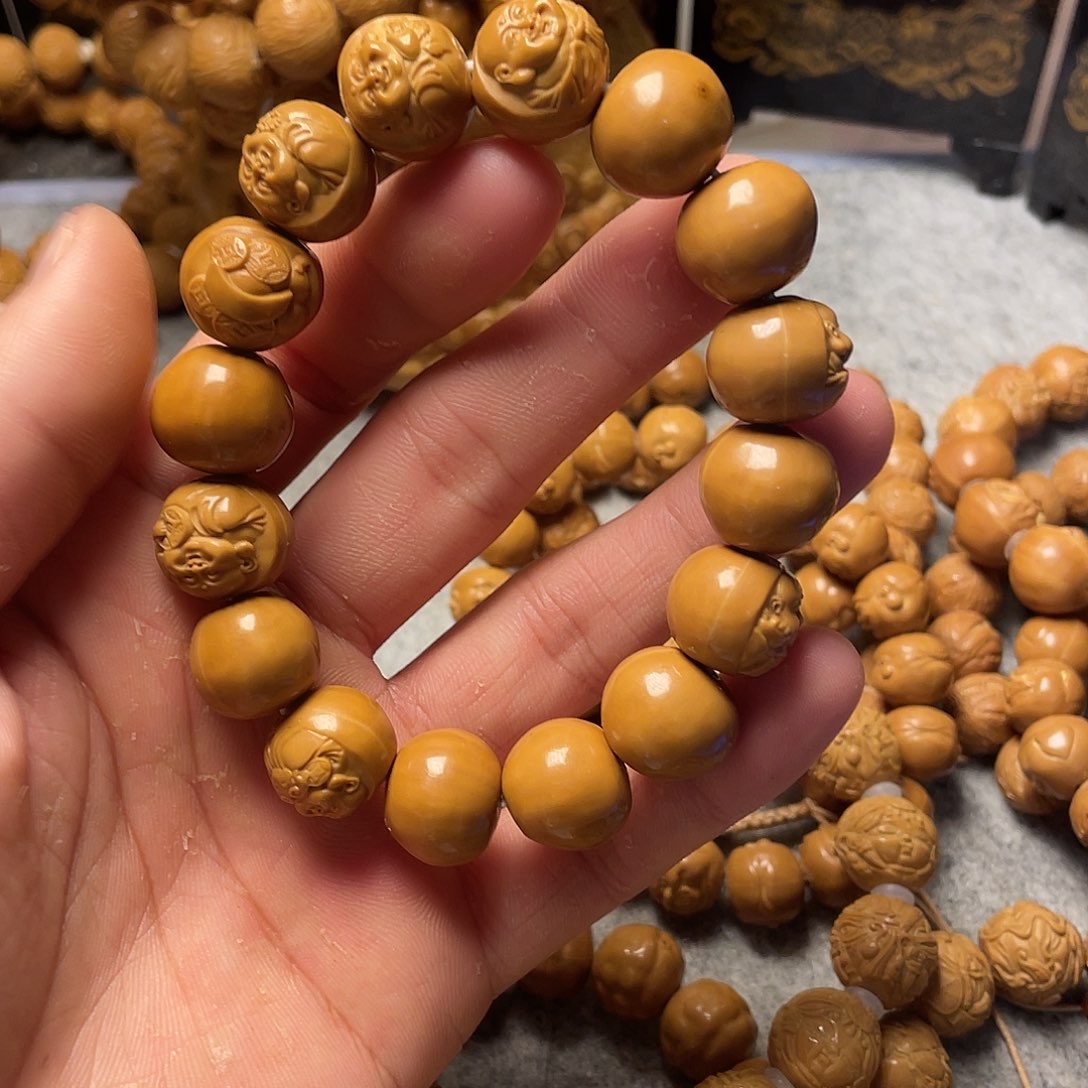 用****6猴头核桃雕刻弥勒（微瑕疵）