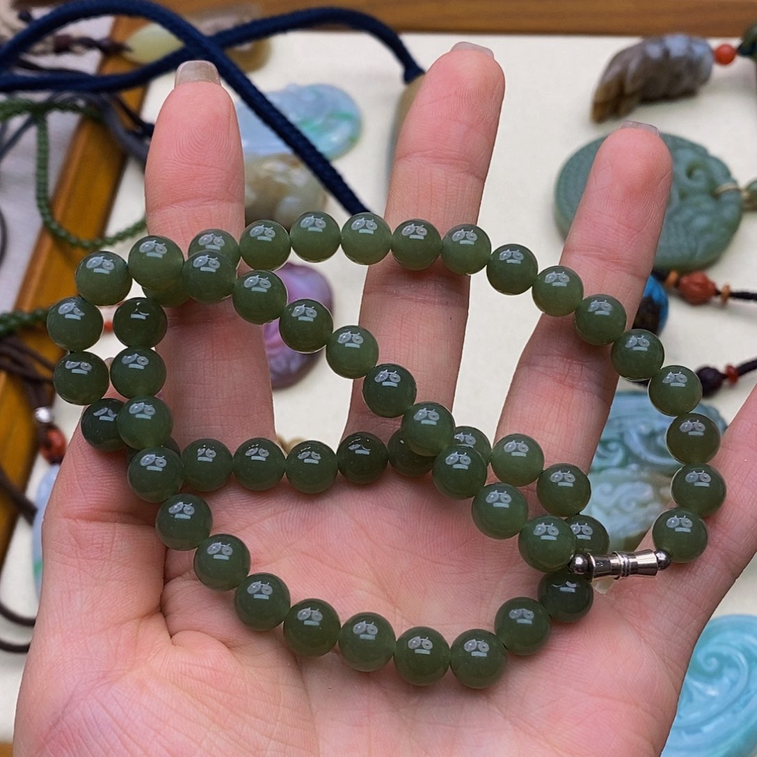 和田玉颈饰未镶嵌红*果