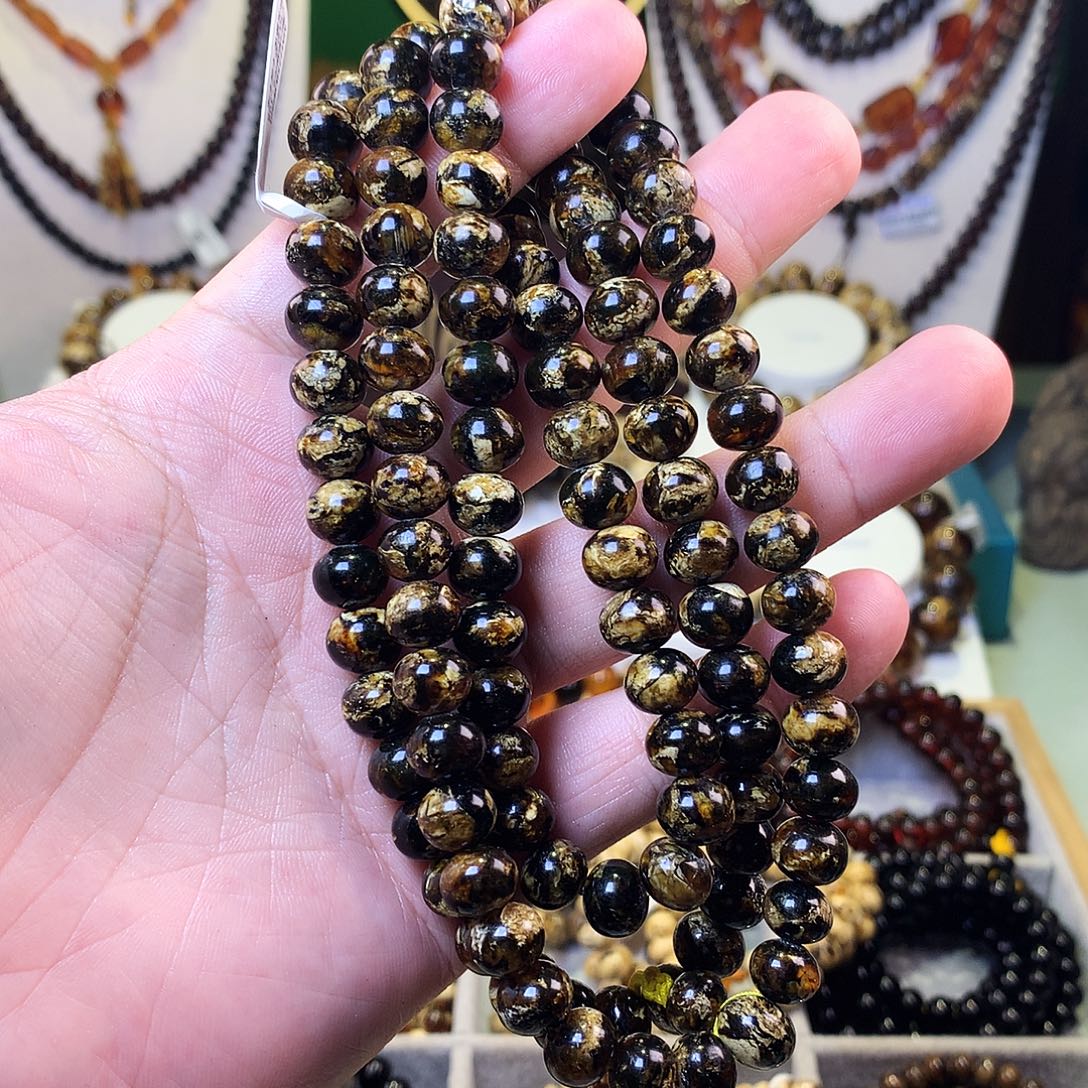 叶***子未镶嵌琥珀裸石抚顺