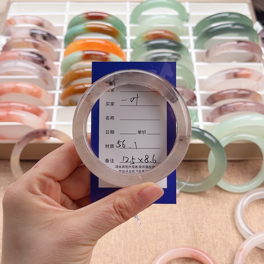 *****石英质玉未镶嵌手镯