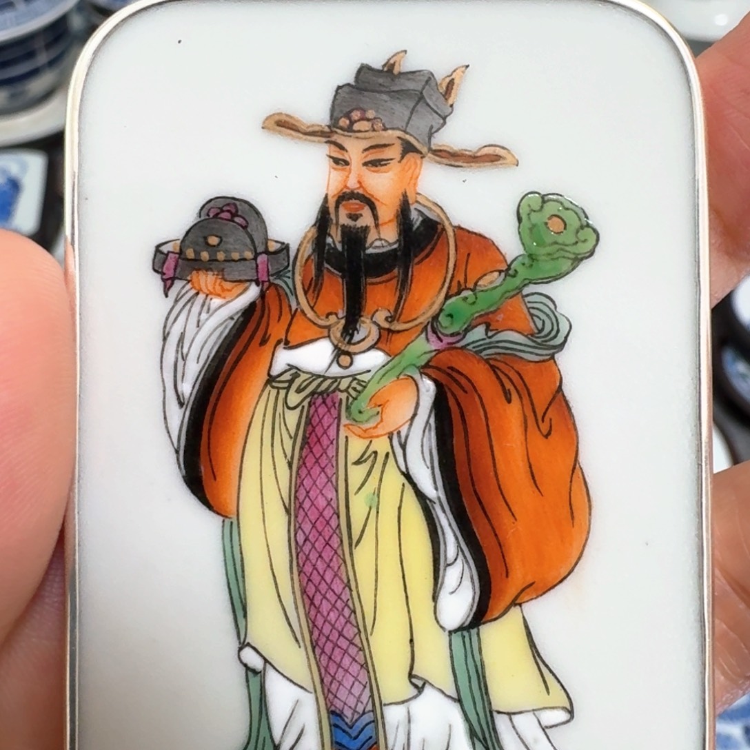 冷***哥瓷片粉彩财神挂件一个