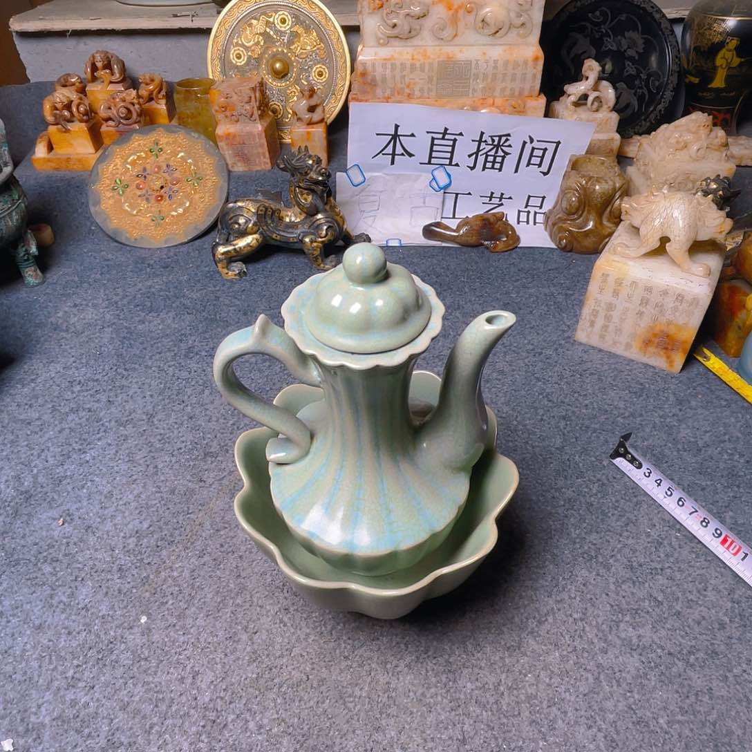 碟旧**东坎坎坷坷地走过这条小路上