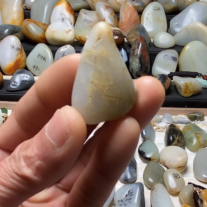 和田玉未镶嵌颈饰吊坠