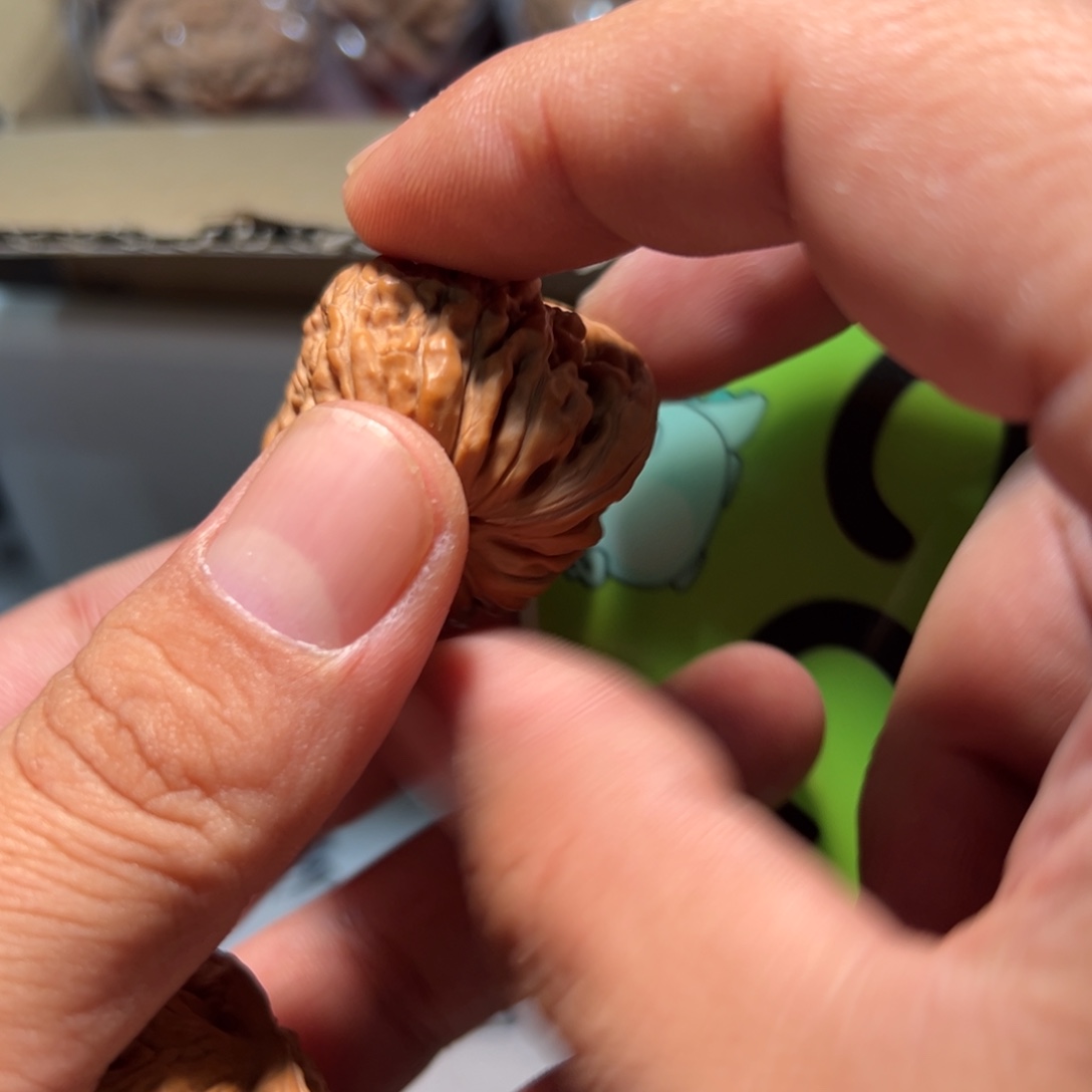 ****丶文玩核桃，绿色23号