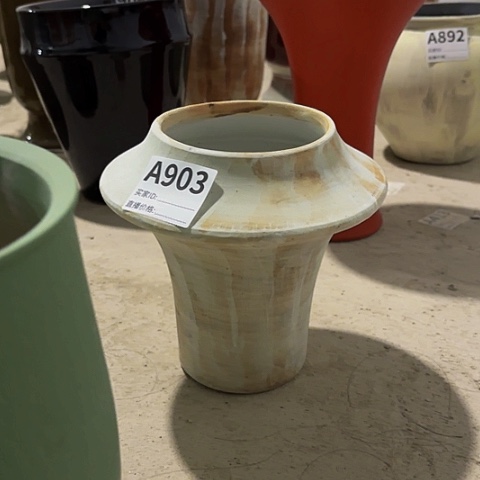 陶瓷哇塞小珑福利花瓶A903