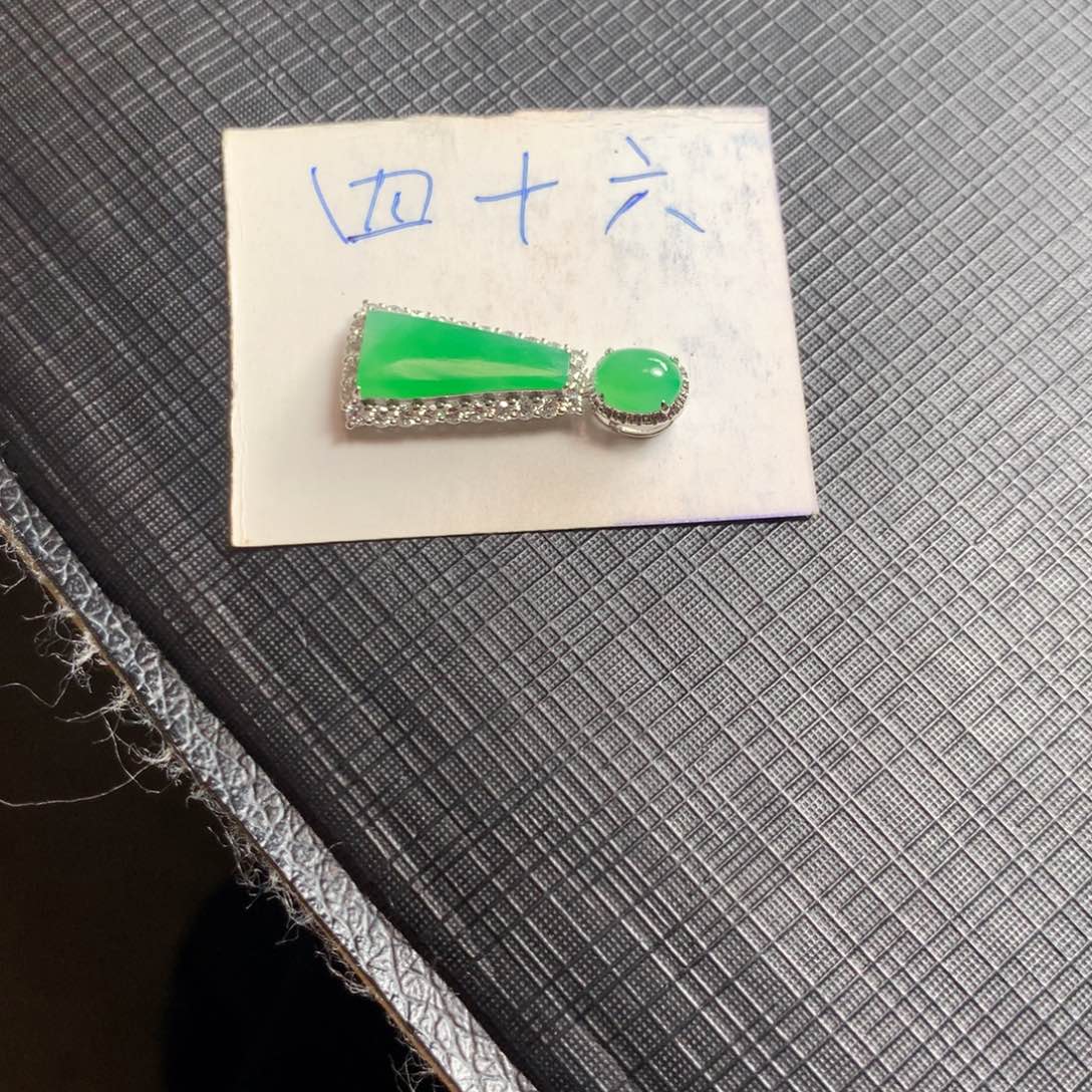 颈饰18K金镶嵌翡翠翡翠