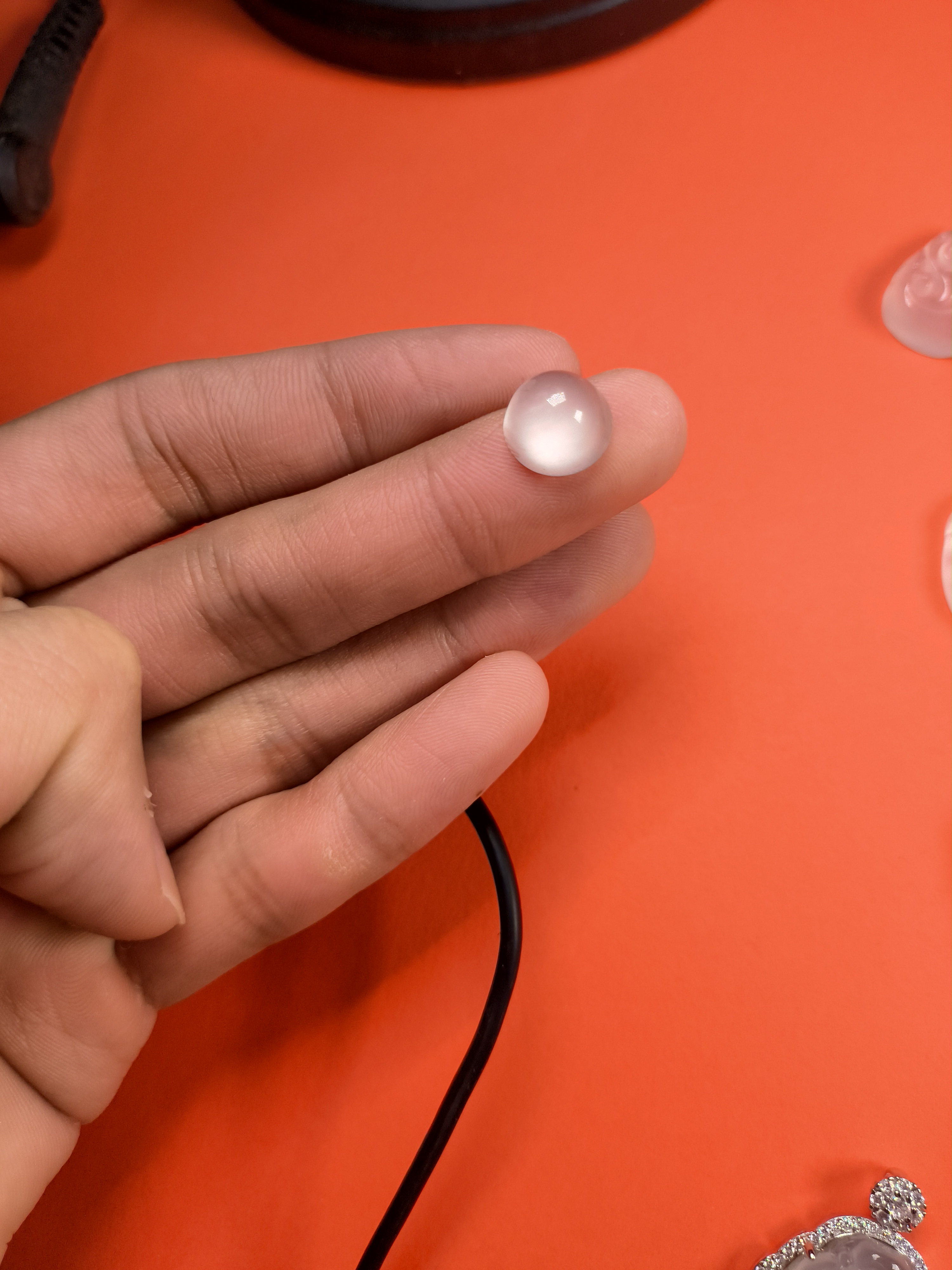 天然石英质玉蛋面颗