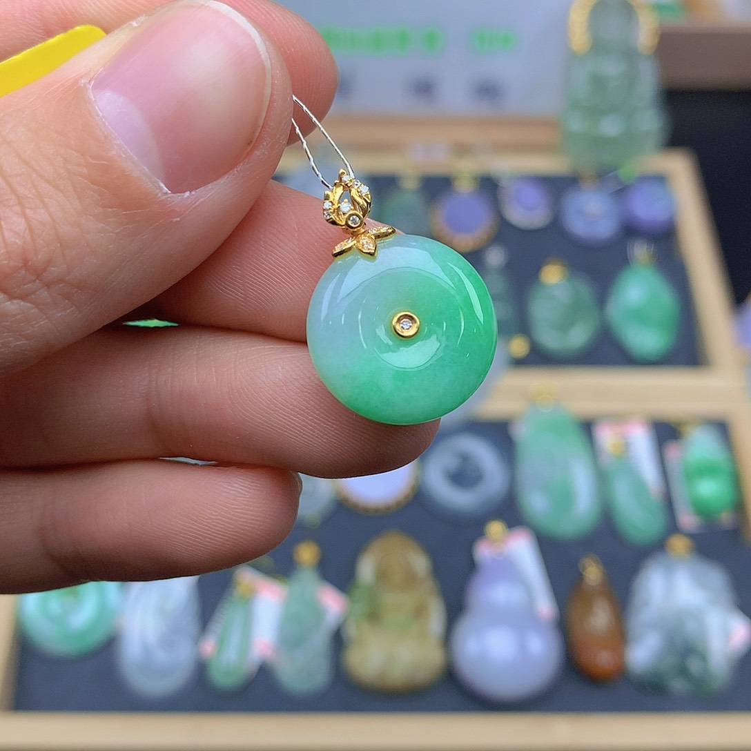 翡翠颈饰18K金镶嵌翡翠