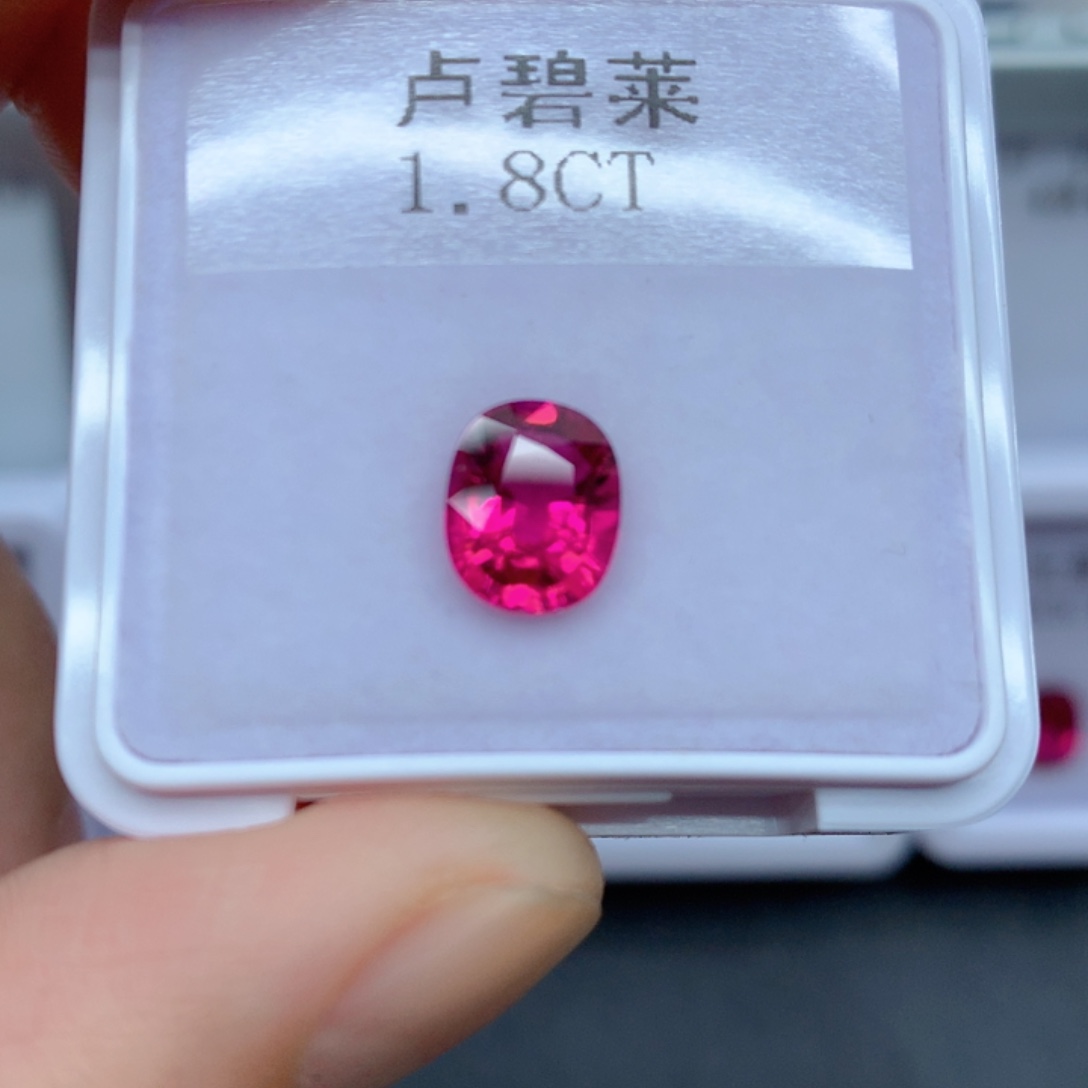 未镶嵌1.8克拉裸石红色碧玺