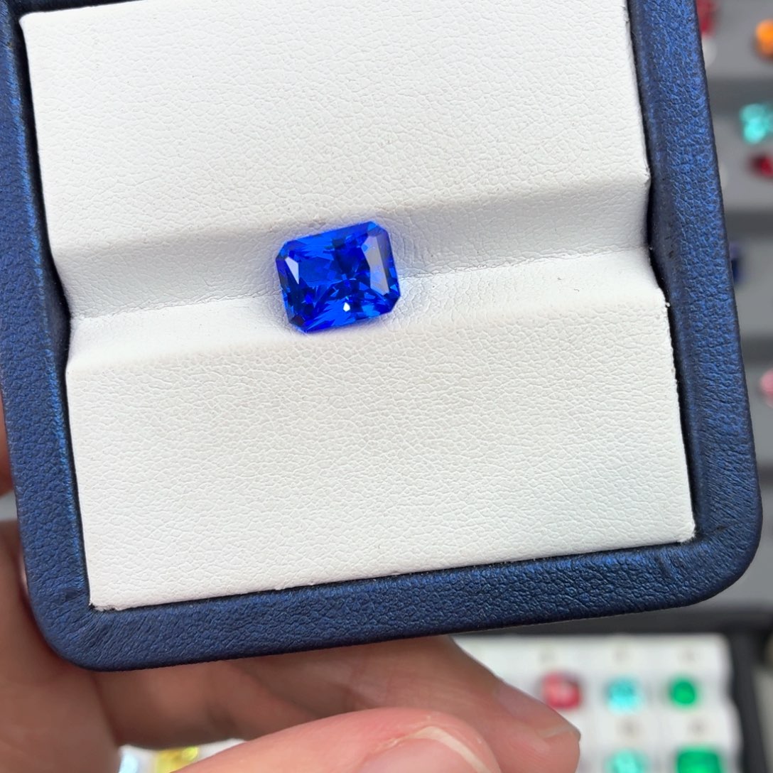 闪***闪合成（培育）尖晶石裸石4.17ct