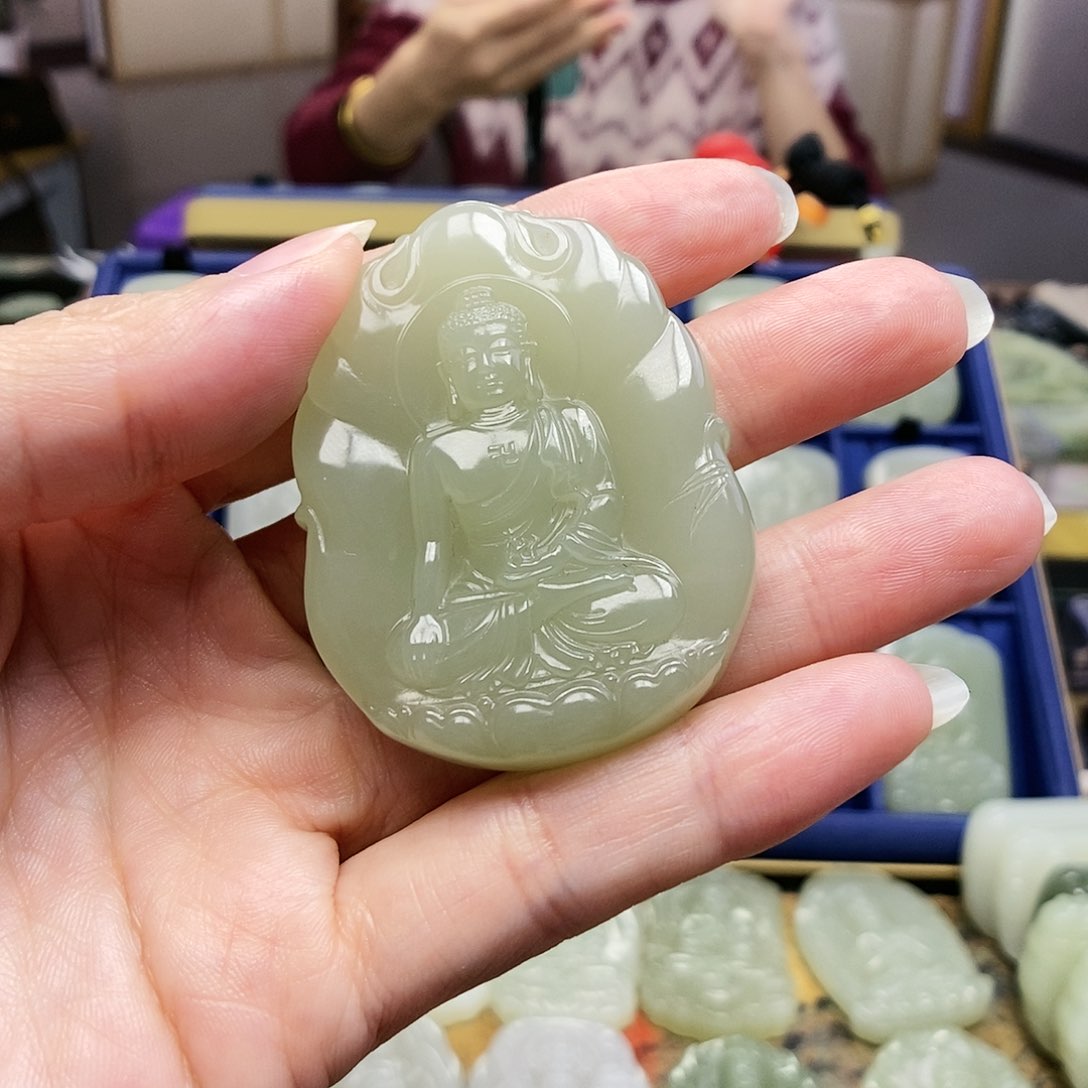 和田玉颈饰未镶嵌心**花