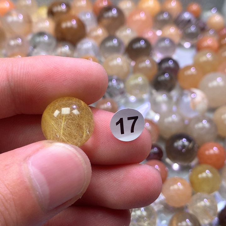 未镶嵌颈饰水晶是**吖