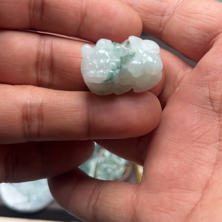 翡翠挂件未镶嵌貔貅