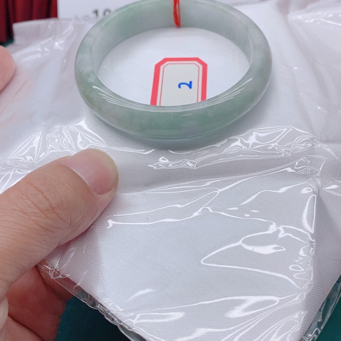 翡翠手镯未镶嵌今****垫02222222222