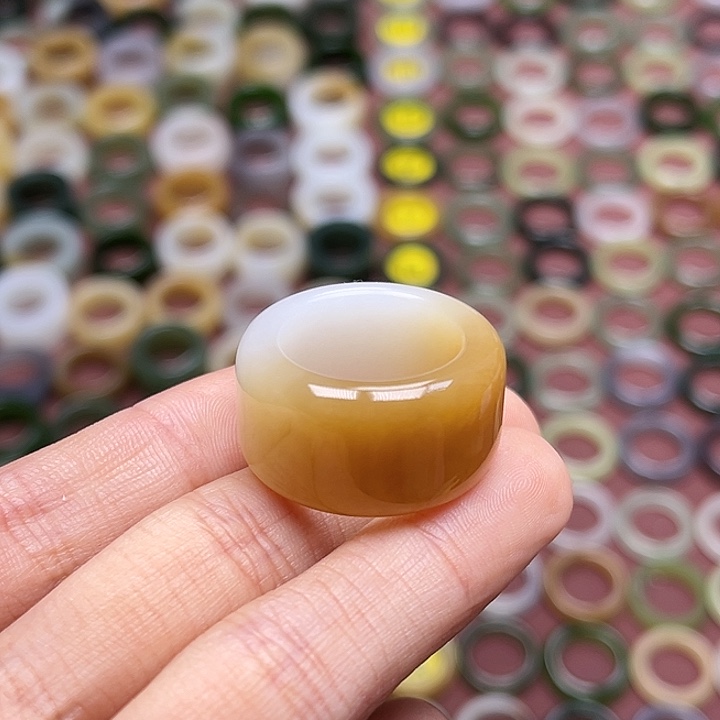 和田玉戒指未镶嵌18内径 高货糖