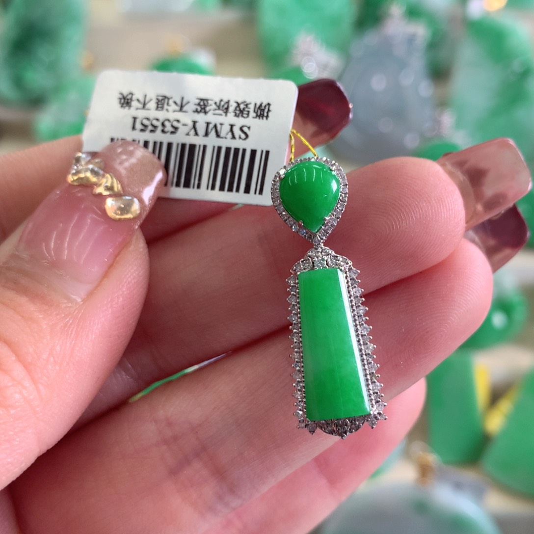 翡翠吊坠(不含链)18K金镶嵌