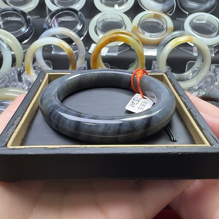 C****和田玉未镶嵌手镯